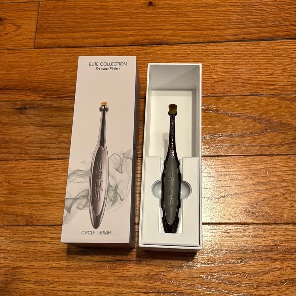 NWT Artis Elite Collection Smoke Finish Circle 1 Brush